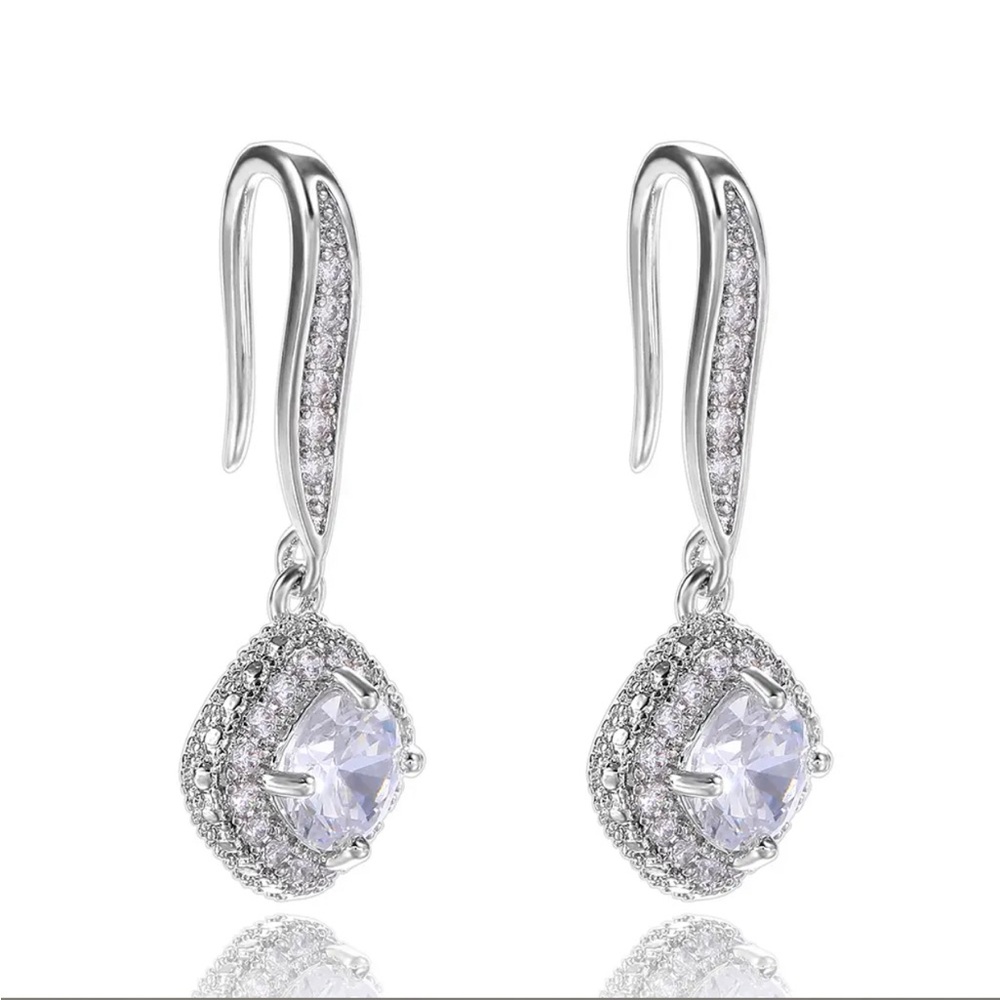 New Women’s 925 Silver Shiny Stud Diamond Earrings - Picture 1 of 4